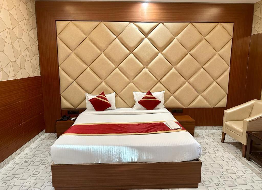 Royal Heritage Hotel & Resort Ayodhya Exterior photo